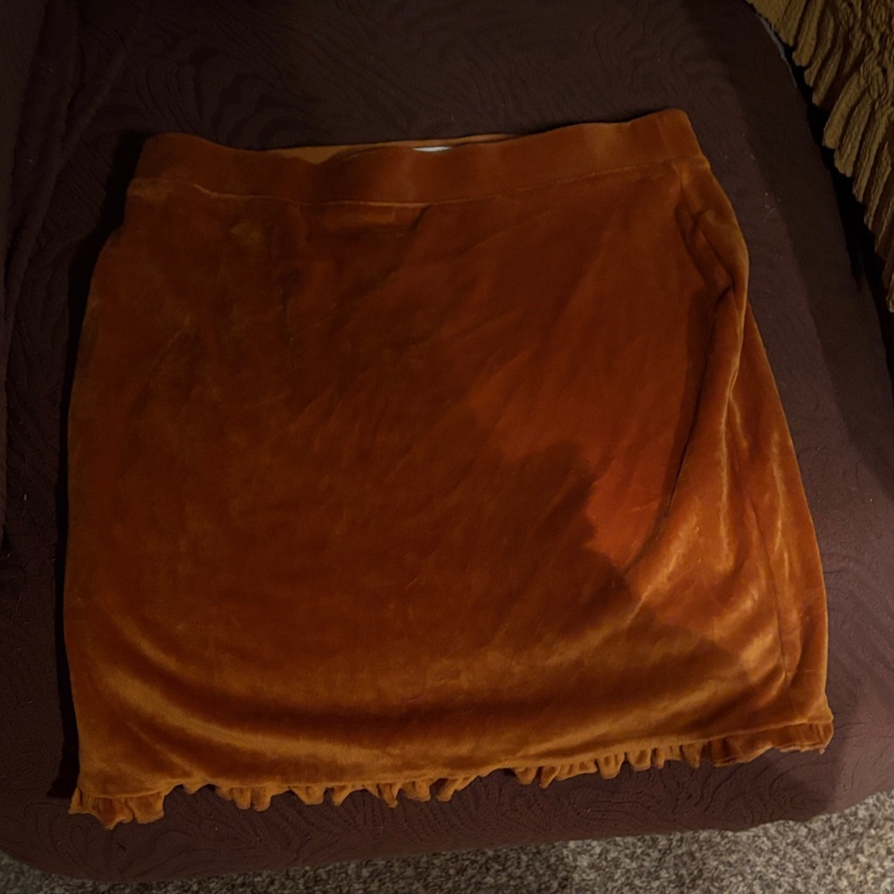 Size small. Brand:Double Zero Fabric:Rust Velvet Mini Skirt